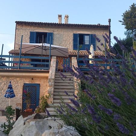 La Casa Dalle Finestre Blu Abbateggio Eksteriør bilde