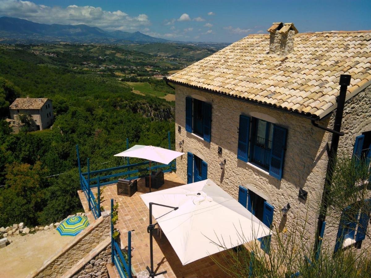 La Casa Dalle Finestre Blu Abbateggio Eksteriør bilde