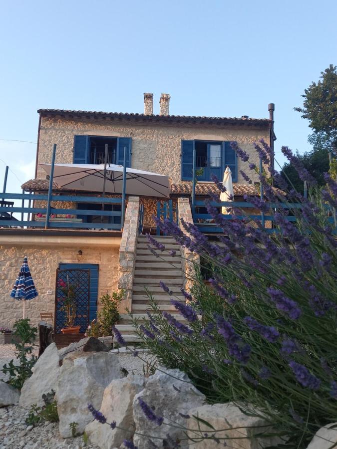 La Casa Dalle Finestre Blu Abbateggio Eksteriør bilde