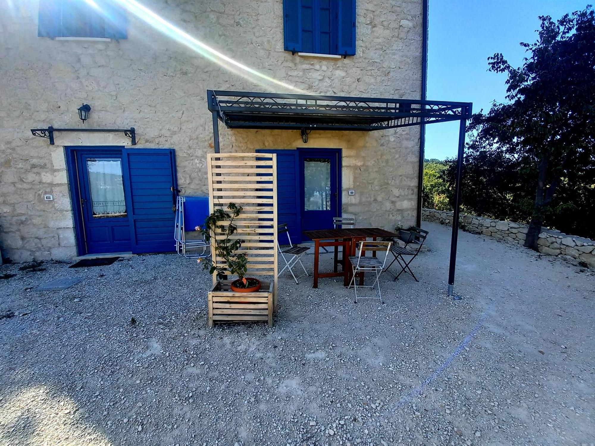 La Casa Dalle Finestre Blu Abbateggio Eksteriør bilde